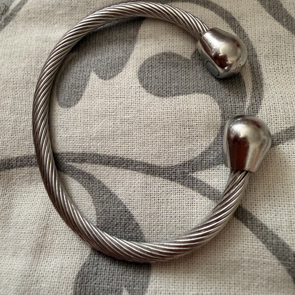 Twisted Cable Open Cuff Bracelet in Shiny Silver